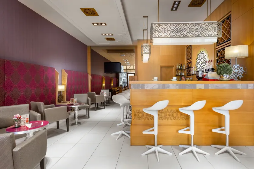 Marmara Hotel Budapest - Image 1