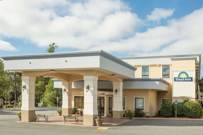 Days Inn by Wyndham Valdosta/Near Valdosta Mall - Image 1