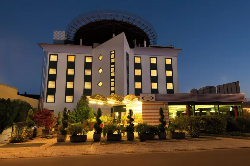 Castagna Palace Hotel & Restaurant - Image 1