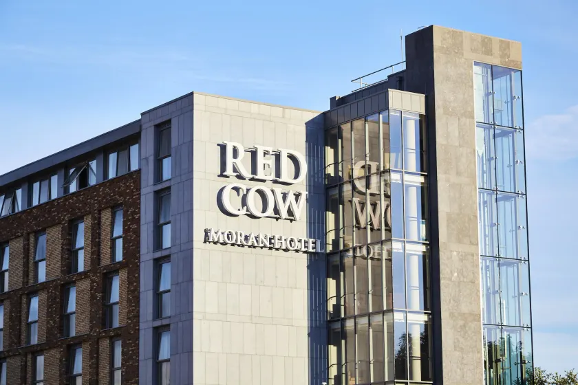 Red Cow Moran Hotel - Image 1