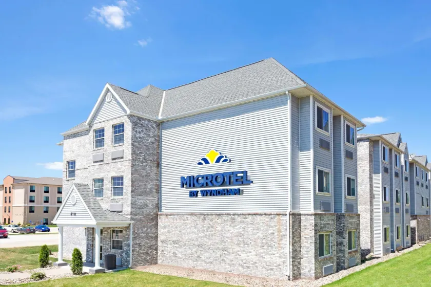 Microtel Inn & Suites Urbandale - Image 1