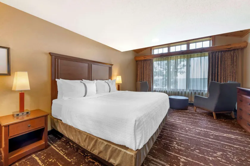 Best Western Premier The Lodge on Lake Detroit - Image 1