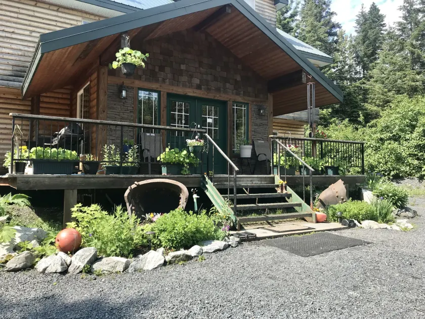 Twin Peaks Lodge and RV Park - Image 1