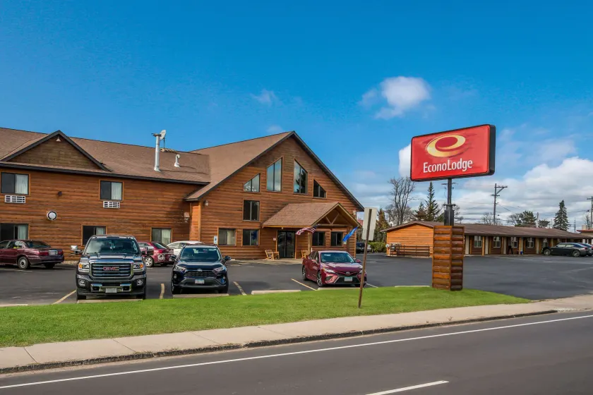 Econo Lodge Rice Lake - Image 1