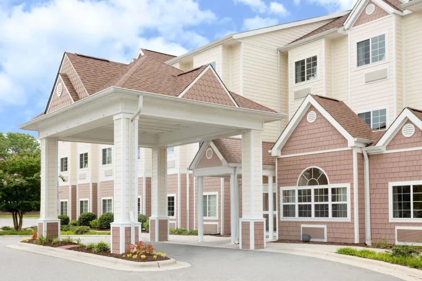 Microtel Inn & Suites by Wyndham Greenville/University Medic - Image 1