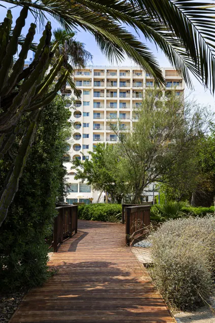Ozadi Altura Beach Resort  - Image 1
