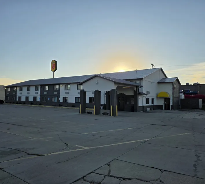 Super 8 by Wyndham Newton - Image 1