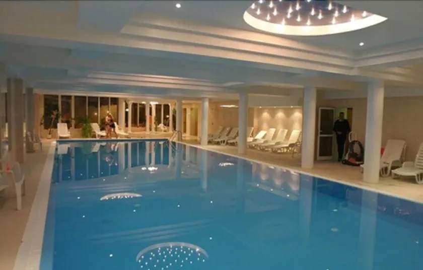 Hotel Ambasador Chojny - Image 1