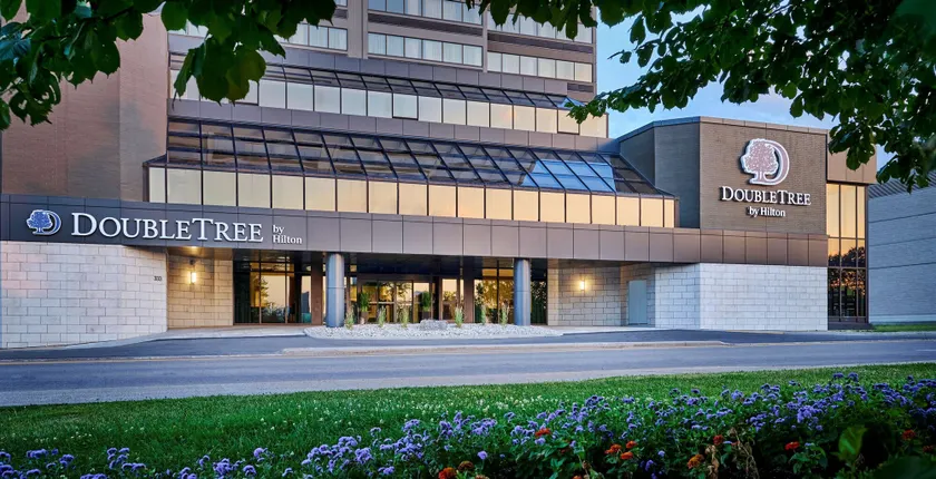 DoubleTree by Hilton Windsor Hotel & Suites - Image 1