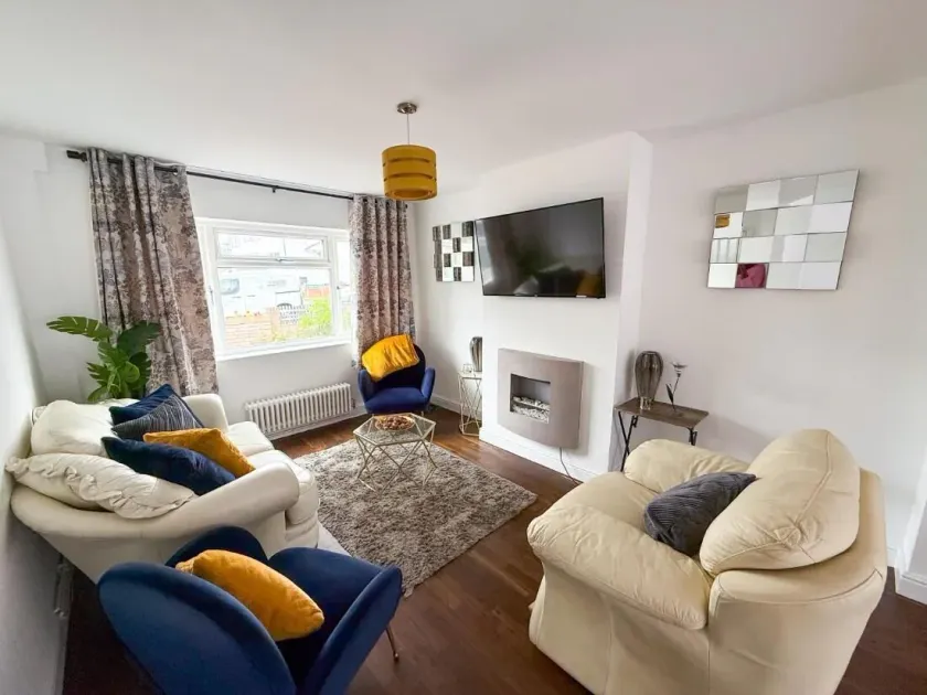 Apartamento vacacional apropiado para familias con jardín y terraza | Vistas al jardín - Image 1