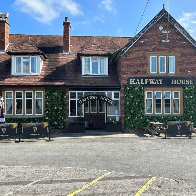 Halfway House Inn Country Lodge - Image 1