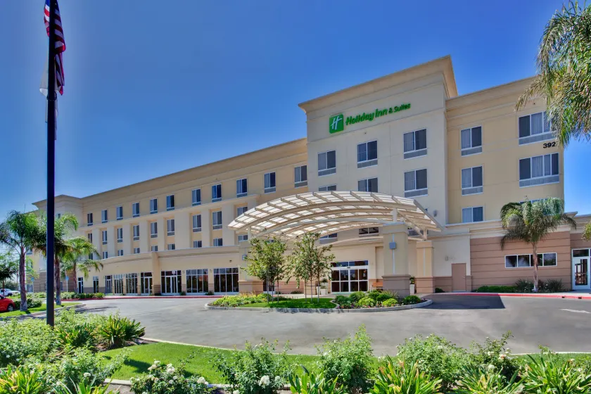 Holiday Inn & Suites Bakersfield by IHG - Image 1