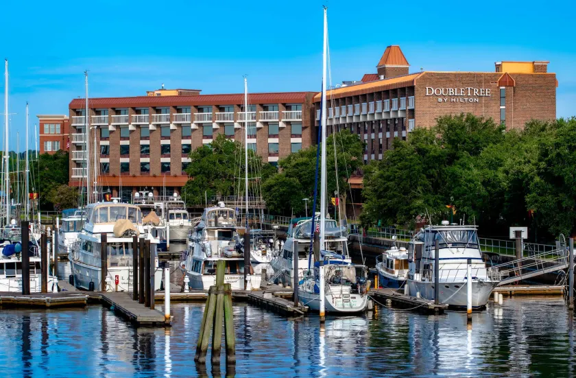 DoubleTree by Hilton New Bern Riverfront - Image 1