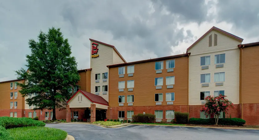 Red Roof Inn PLUS Raleigh Downtown NCSU Conv Center - Image 1