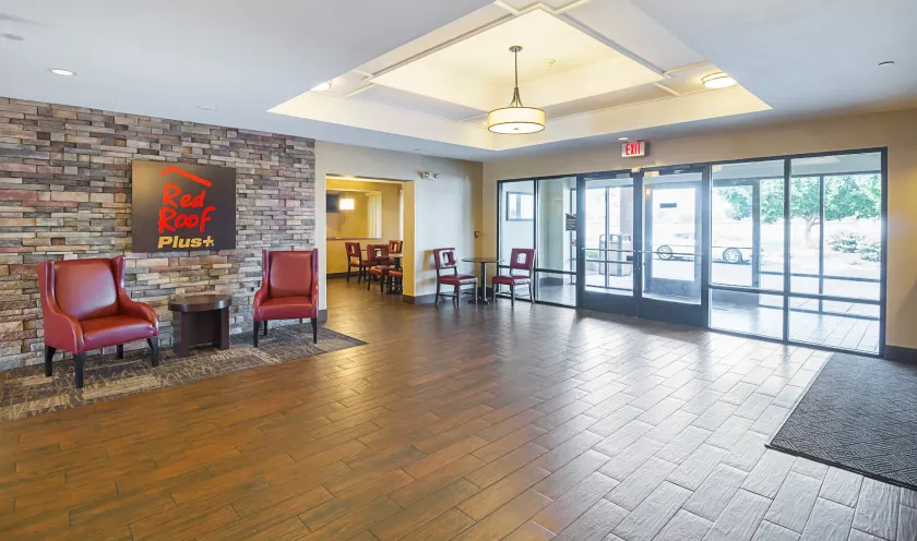 Red Roof Inn PLUS + Phoenix West - Image 1