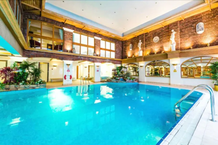 Parkway Hotel & Spa - Image 1
