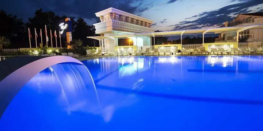 Maya World Park Hotel - Image 1