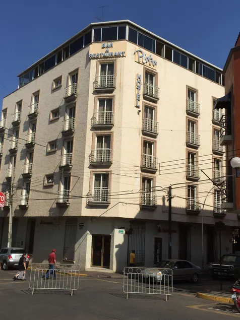 Hotel Plaza - Image 1