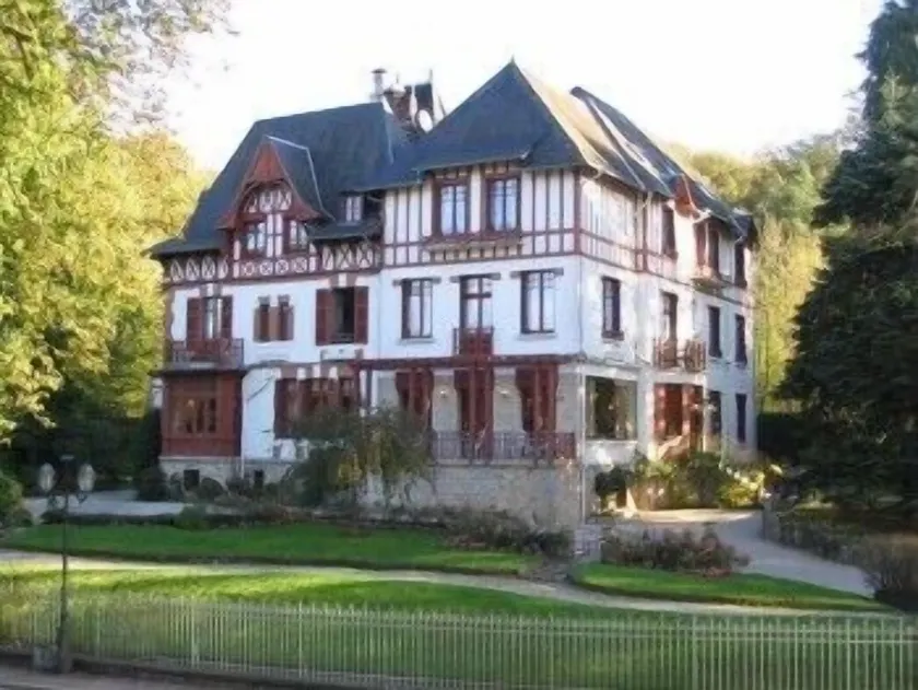 La Villa Bois Joli HOTEL RESTAURANT - Image 1