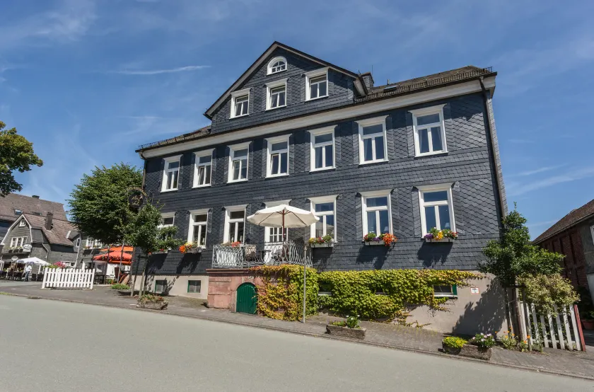 Hotel Alte Schule - Image 1