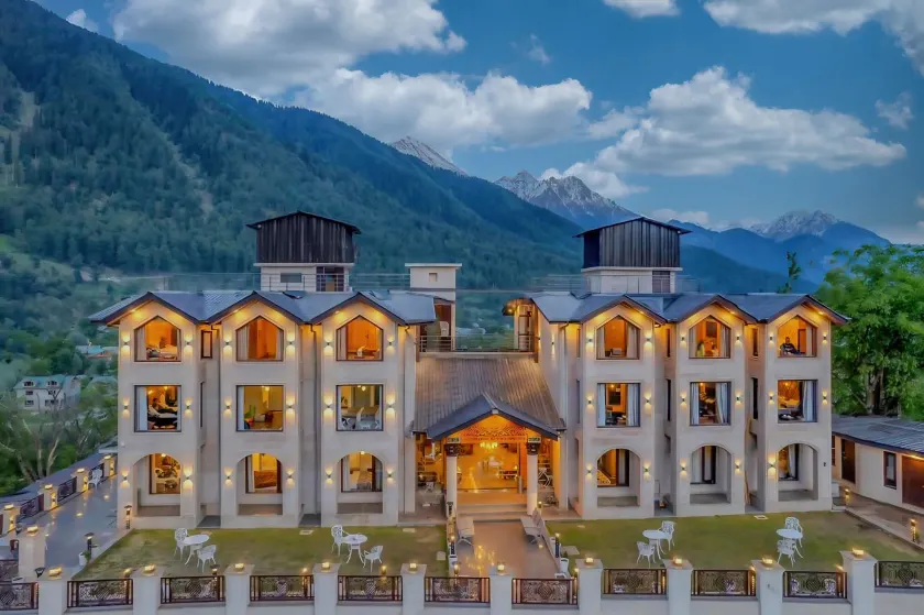 Hillside Resort & Spa Pahalgam - Image 1