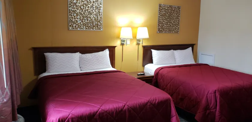 Super 7 Motel - Image 1