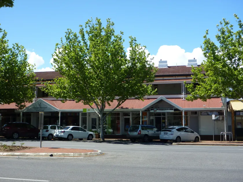 Adelaide Travellers Inn Backpackers Hostel - Image 1