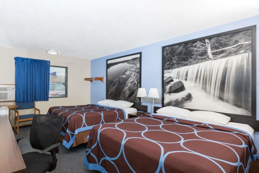 Super 8 by Wyndham Manhattan KS - Image 1
