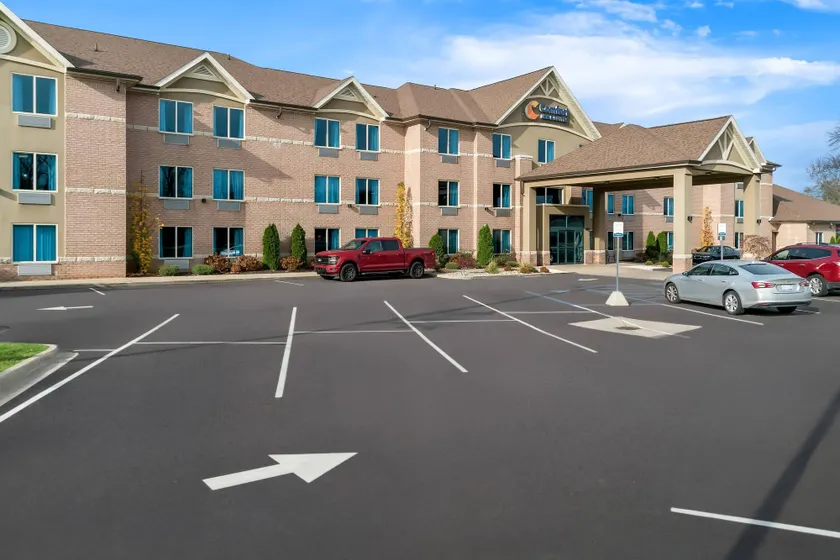 Comfort Inn & Suites Taylor - Detroit - Image 1
