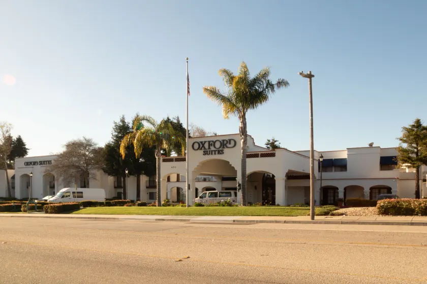 Oxford Suites Pismo Beach - Image 1