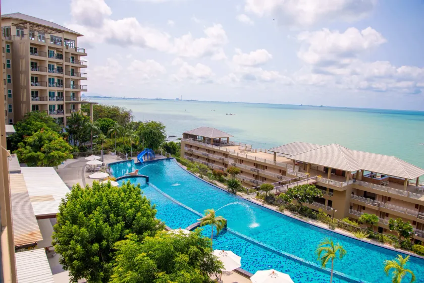 Royal Phala Cliff Beach Resort - Image 1