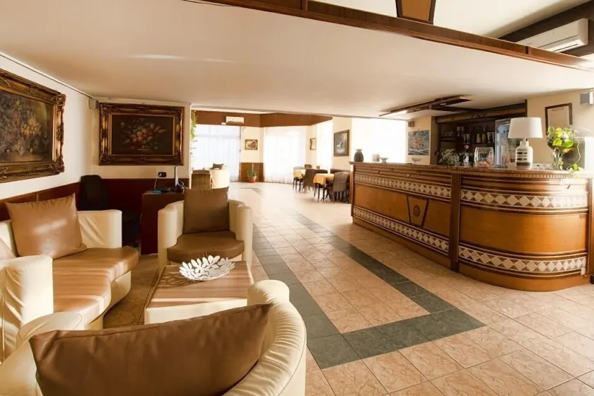 Hotel Scacciapensieri - Image 1