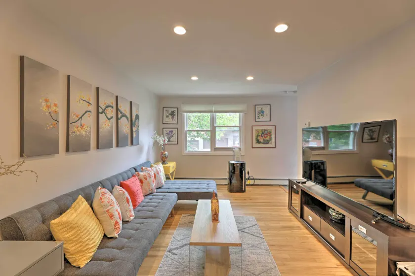 Yonkers Apt w/ Balcony: Walk to Train Station! - Intérieur