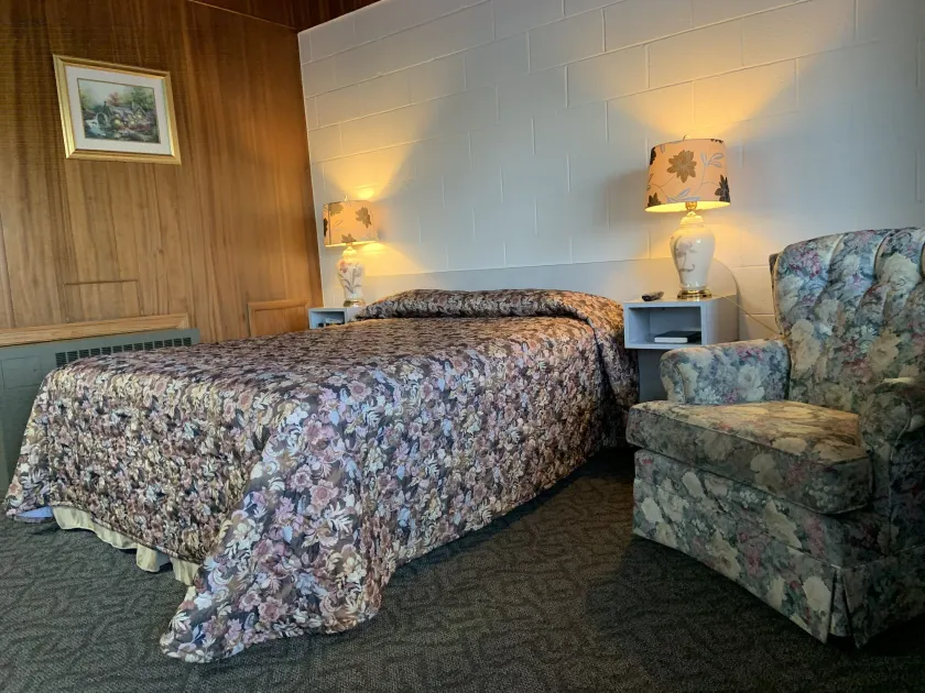 Ace Crown Motel - Image 1