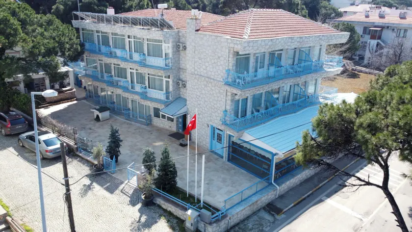 Ayvalık Mavi Çam Otel - Image 1