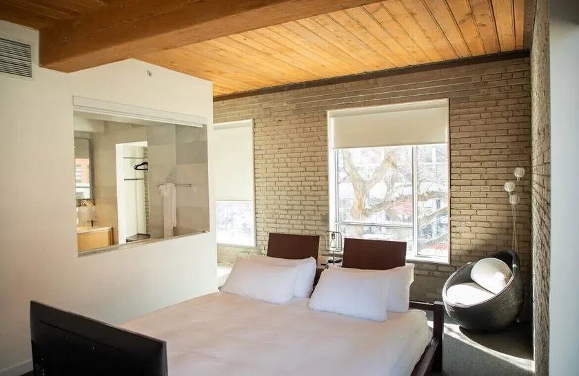Hotel Ocho - Image 1