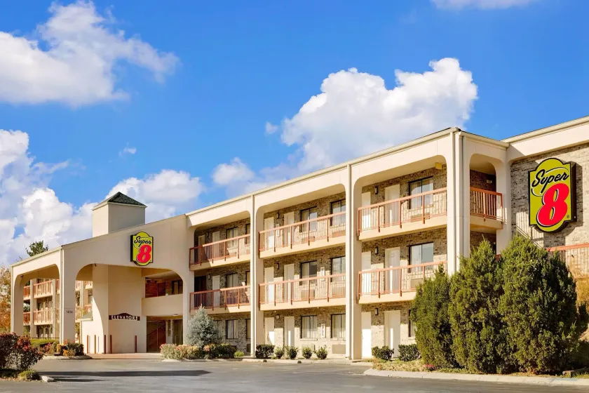 Super 8 by Wyndham Hermitage Nashville - Image 1