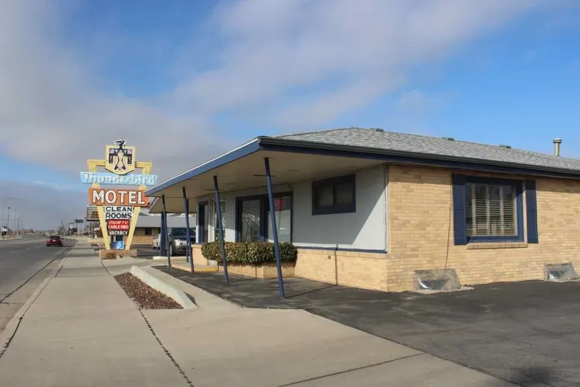 Thunderbird Motel - Image 1