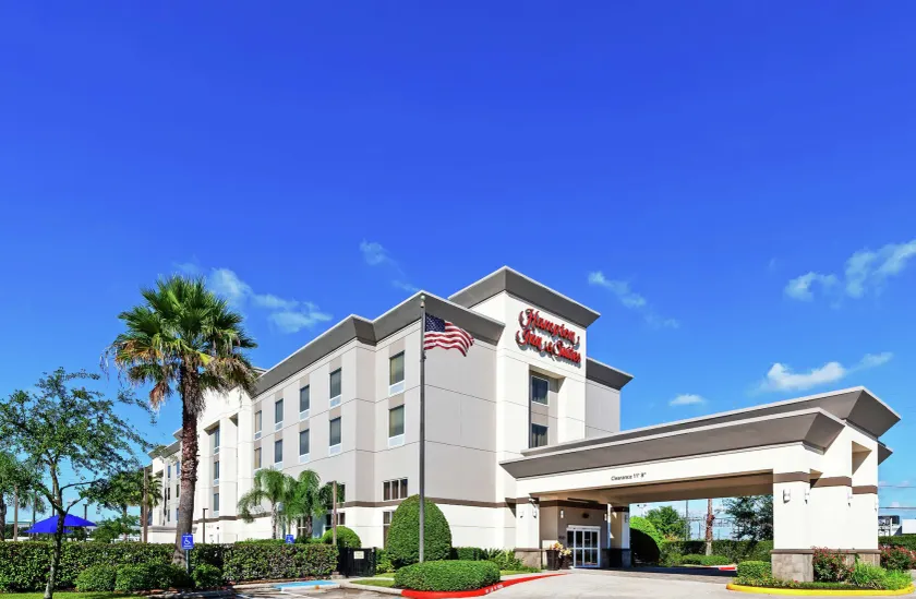 Hampton Inn & Suites Houston-Bush Intercontinental Aprt - Image 1