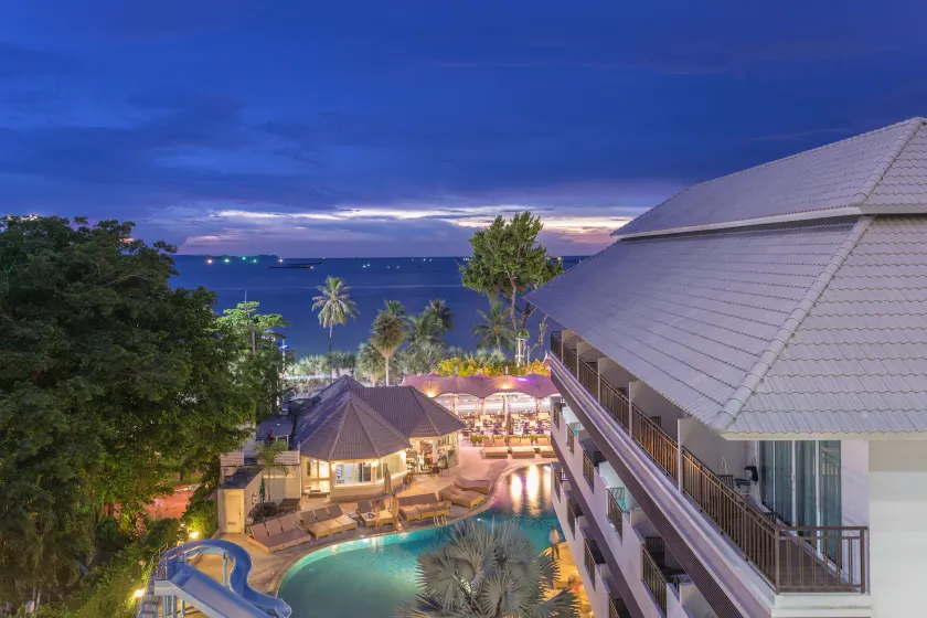 Pattaya Discovery Beach Hotel - Image 1