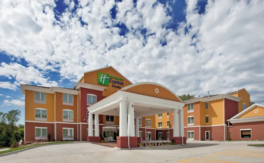 Holiday Inn Express Hotel & Suites Kansas City Sports Complex by IHG - Image 1