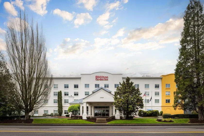 Hilton Garden Inn Portland Airport - Image 1