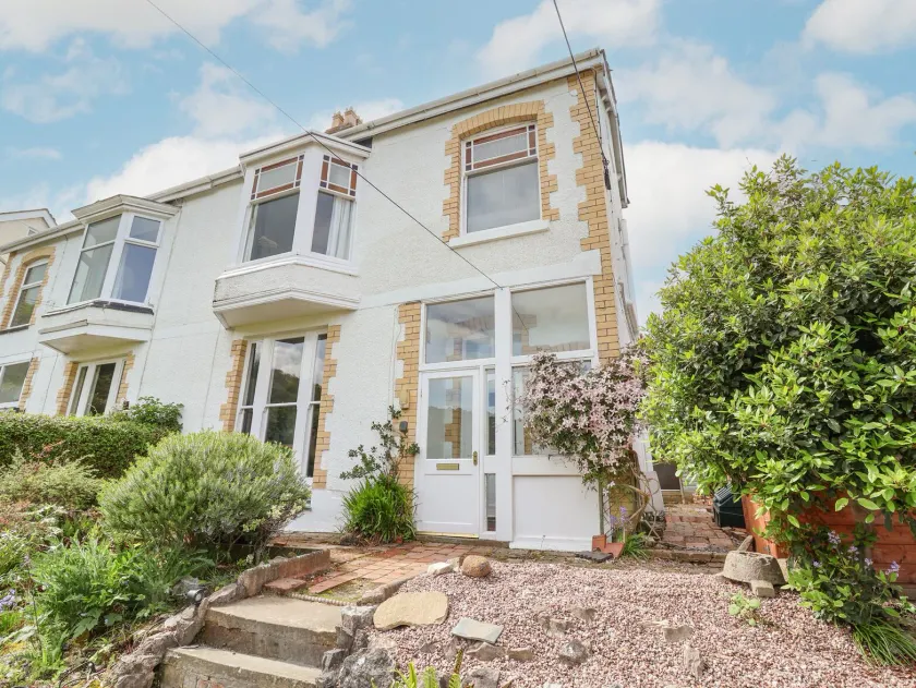 18 Ffordd Tanrallt - Image 1