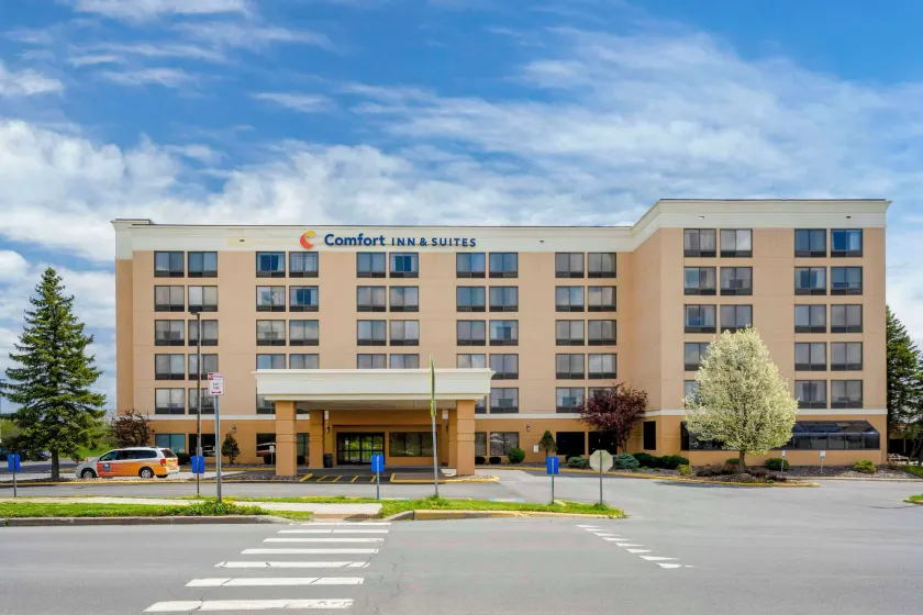 Comfort Inn & Suites Watertown - 1000 Islands - Image 1