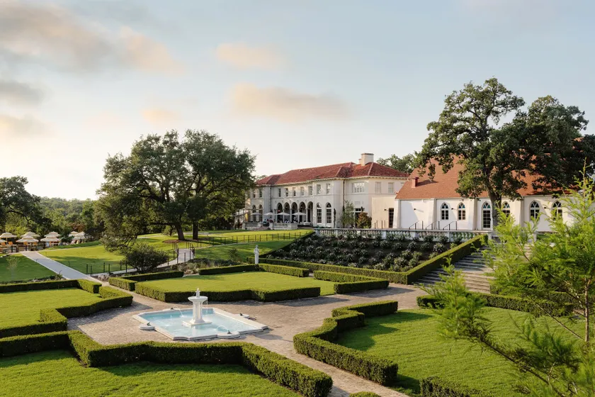 Commodore Perry Estate, Auberge Collection - Image 1