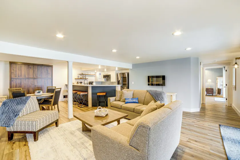 Clarklake Lakefront Apt w/ Hot Tub & Beach - Innvendig
