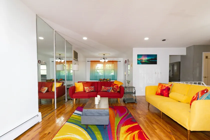 Cheerful & Beautiful 3-Bedroom Ranch - Image 1