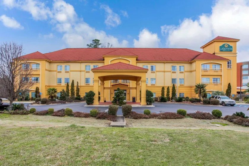 La Quinta Inn & Suites by Wyndham Fultondale Birmingham N - Image 1