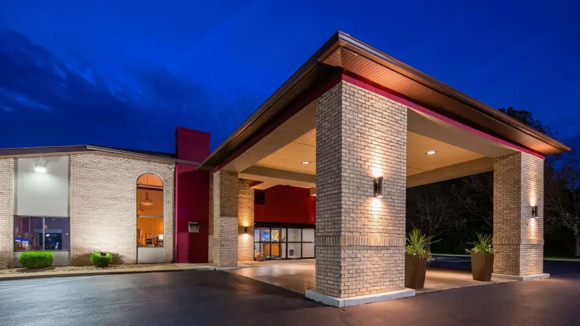 Best Western Plus North Canton Inn & Suites - Image 1