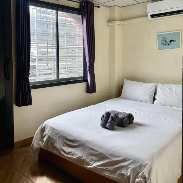 Double D Rooms & Cafe - Image 1